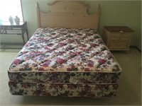 Broyhill Queen size hollywood bed