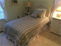 Wicker twin size bed w/ bedding (b)