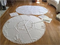 (10) Open lace table cloths & Napkins