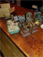 BOX OF HOME DECOR INCLUDING NICE BOOK ENDS