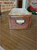 SMALL FILE CARD BOX WITH OLD MEMORABILIA