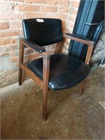 BLACK LEATHER/WOOD CHAIR