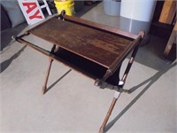 Vintage end table w/ magazine rack