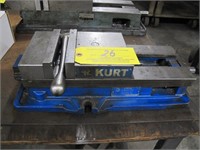 Kurt 6" Machine Vise Model D675