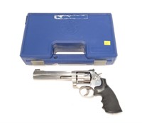Smith & Wesson Model 617-6 K-22 Masterpiece