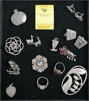 TRAY LOT OF VINTAGE STERLING BROOCHES & RINGS 89G