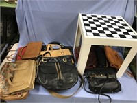 Large lot of old purses          (k 13)