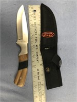 Hunting knife with wood handle, overall length is