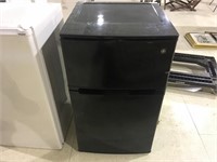 MINI FRIDGE WITH FREEZER