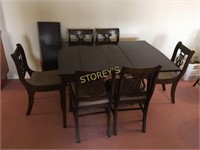 6 Person Dining Room Table w/ Leaves