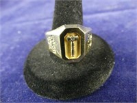 14K GOLD MEN'S AUCTIONEER RING W/DIAMOND INSET