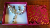 NEW Tear Drop Styled Pearl Necklace & Earring Set
