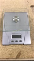 Small electronic scale