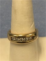 14kt Yellow gold diamond ring with 5 channel set d