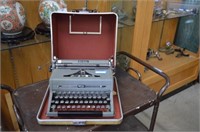 Vtg "Royal" Typewriter w/ Hard Case