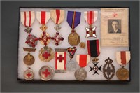 27 medals in 4 cases: Belgian, Italian, others.