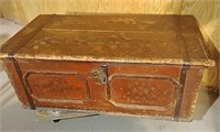 1820 Rosemaled immigrant's trunk