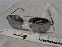 Pair of RAY BAN Aviator Sun Glasses