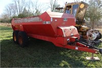 H & S 3302 T/A MANURE SPREADER