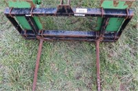 JOHN DEERE QUICK ATTACH BALE FORKS