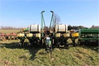 JOHN DEERE 7200 12R 20" PLANTER C/W LIQUID