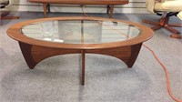 MID CENTURY OVAL COFFEE TABLE WITH GLASS INSERT