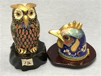 Cloisonné chicken head that is a hinged container