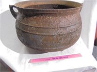Cast Iron 3 legged pot