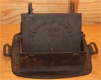 Griswold No. 00 cast iron waffle maker. The number