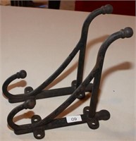 Pair early cast iron harness hooks l-10.5" w 10.5"