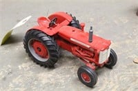 1995 Ertl 1/16 Scale IH-650 Diesel Toy Tractor, No