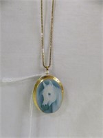 18KT GOLD (MARKED 760) VINTAGE HORSE CAMEO ON A