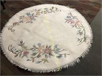 ORIENTAL ROUND WOOL CARPET WITH FLORAL DECORATION