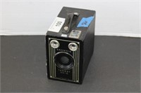 VINTAGE BROWNIE TARGET SIX-16 CAMERA