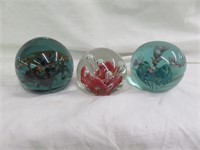 SELECTION OF ART GLASS PAPERWEIGHTS