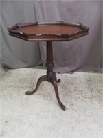 ANTIQUE CARVED MAHOGANY PARLOR TABLE 27"T X