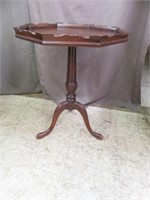 ANTIQUE CARVED MAHOGANY PARLOR TABLE 27"T X