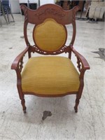 ANTIQUE CARVED MAHOGANY VICTORIAN PARLOR CHAIR