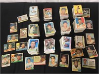 Hugeee lot of vintage baseball cards!