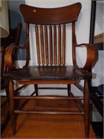 ANTIQUE WOODEN DINING CAPTAINS CHAIR
