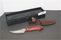 BOXED KNIFE WITH SHEATH