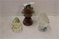 SELECTION OF GLASS PAPERWEIGHTS