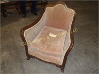 WOODEN UPHOLSTERED CHAIR
