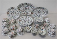 Extensive Chinese porcelain dinner service