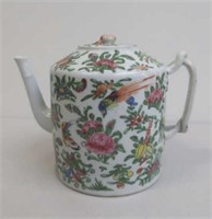 Qing Chinese Famille Rose porcelain teapot