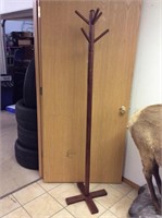 Adjustable height coat rack