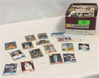 Approx. 1000 70's & 80's Baseball Cards V 5G