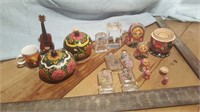 assorted small collectable items (paperweight ect)