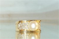18 Kt Gold ladies diamond & pearl ring