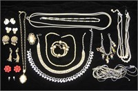 Vintage Costume Jewelry Pieces